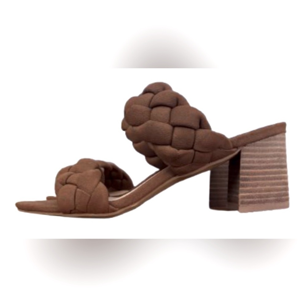 Oasis Society tan puffy braid 2 1/2” chunky heel sandal Resortwear/retro SZ 7